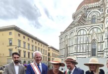 2 Giugno, un prato di cappelli in piazza Duomo per celebrare gli 80 anni del voto alle donne